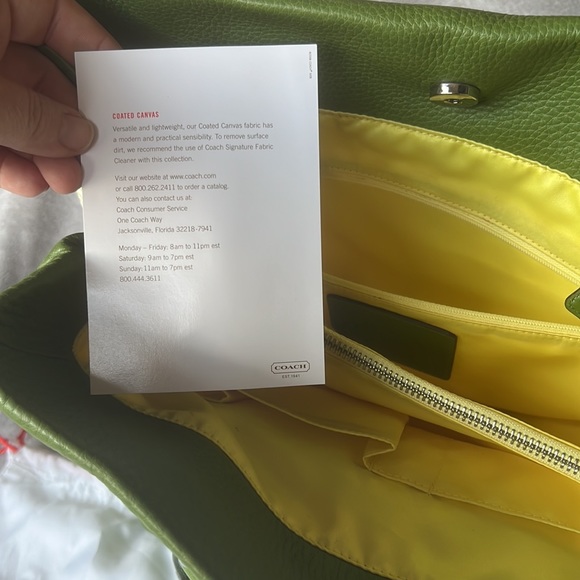 Vintage coach shoulder tote bag, Kelly green and cream leather with dust bag - Picture 5 of 8